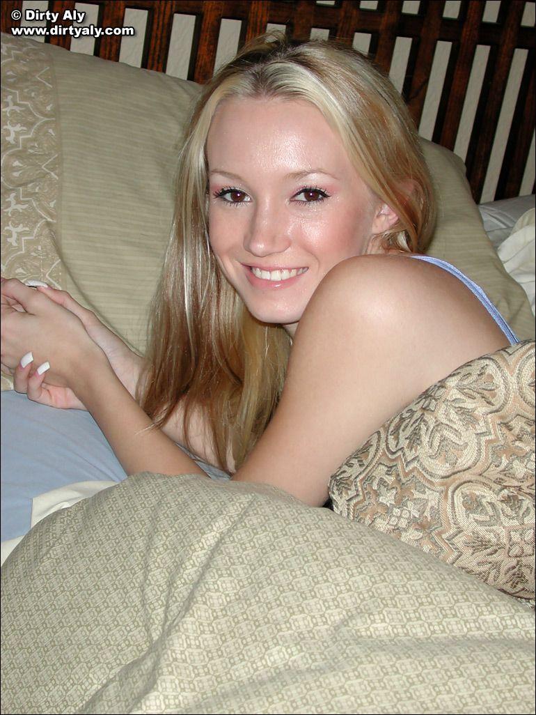 彼女はセックスを必要とするので、10代の汚いアリーのストリッピングの写真
 #54070680