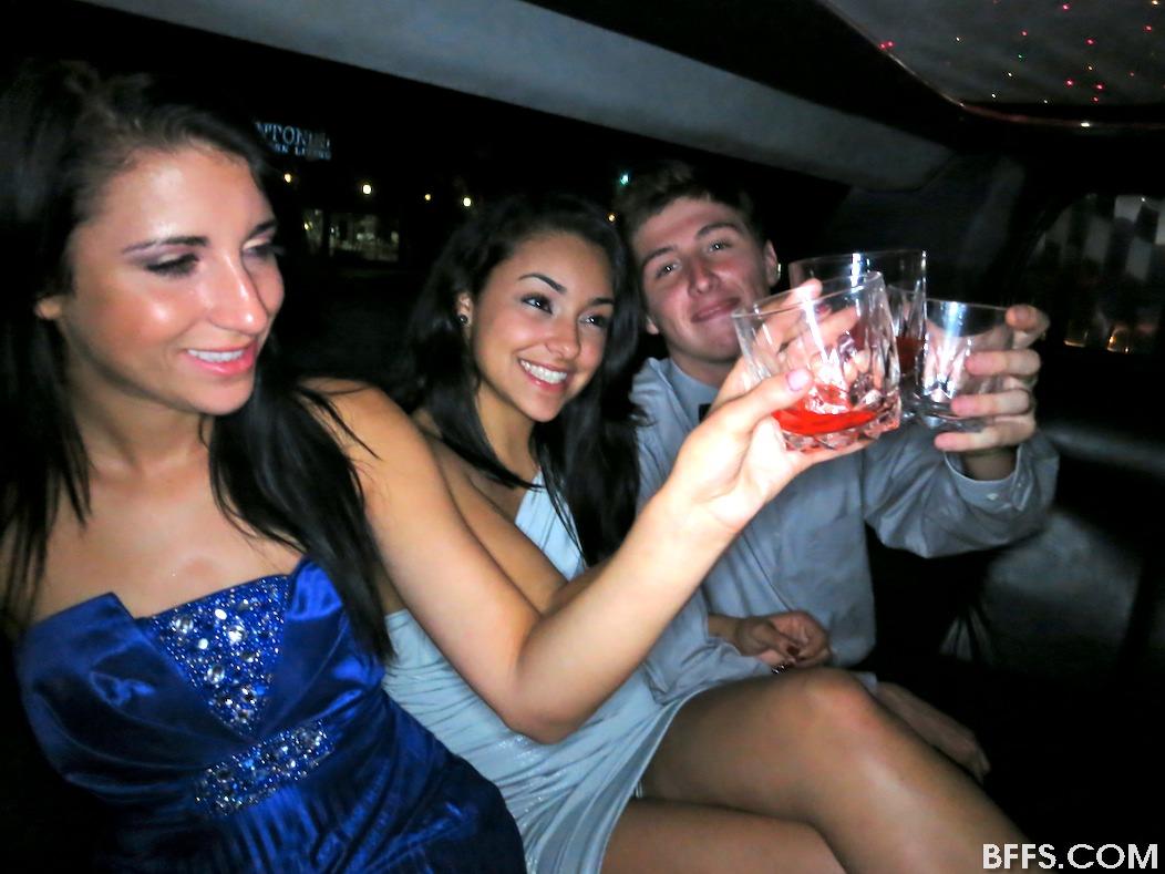 Marissa Clark, une étudiante sexy, se fait baiser dans une limousine.
 #60252696
