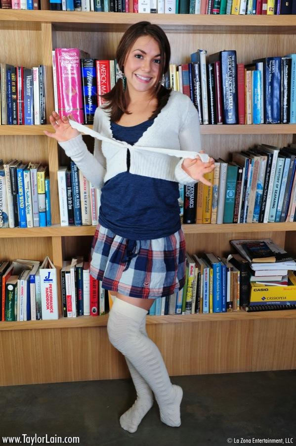 Pictures of schoolgirl Taylor Lain getting naughty in the library #60066223