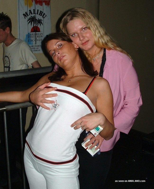 Fotos de amantes lesbianas calientes agarrando las tetas de la otra
 #60647715