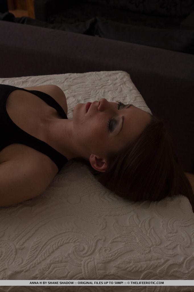 Erotic model Anna H strips and masturbates on a massage table #60859589