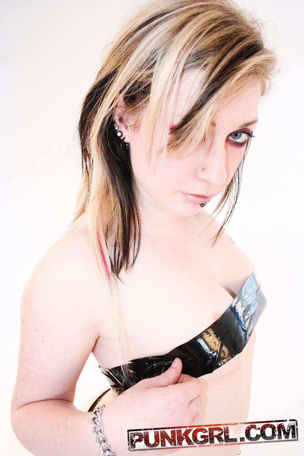 Pictures of punk girl Tink showing off in the studio #60759127