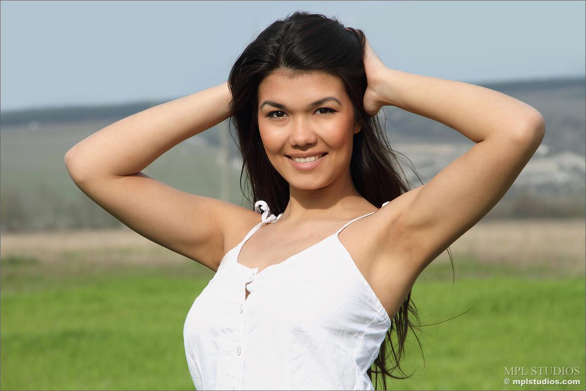 Mpl studios präsentiert kiana in "fresh for spring"
 #60634046