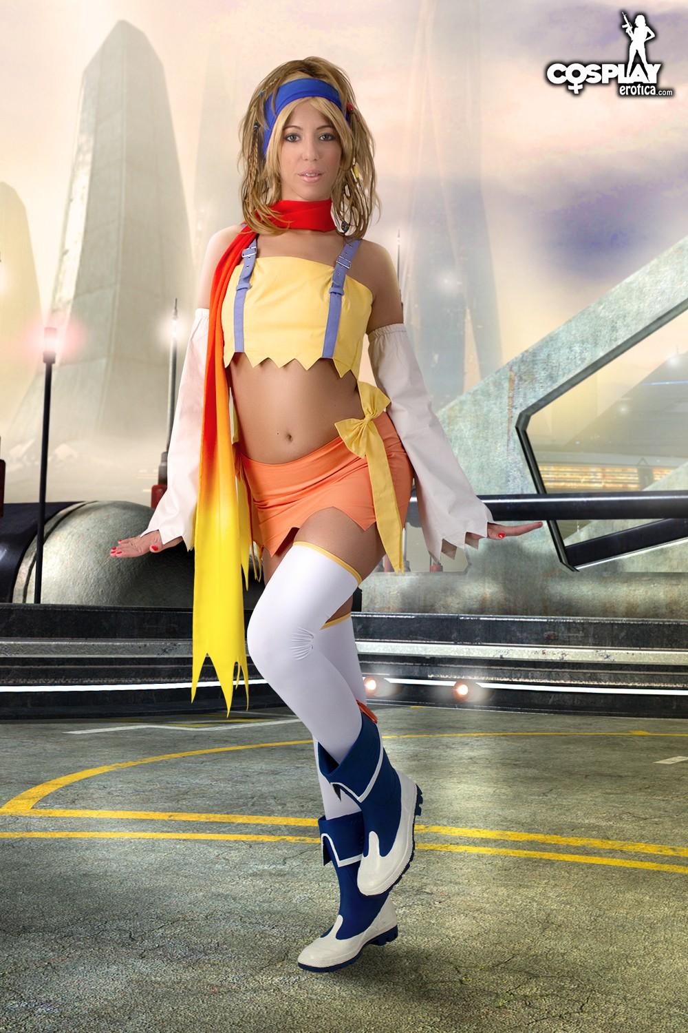 Cosplay babe shelly si veste come un rikku molto sexy
 #59967464