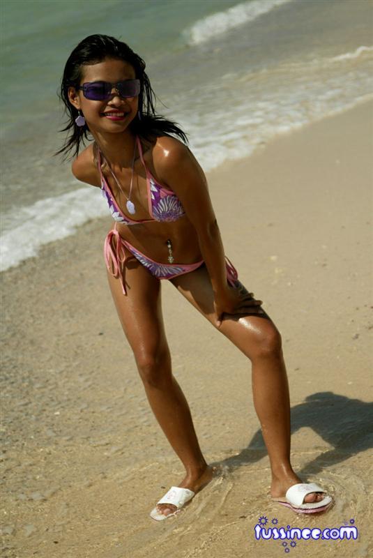 Pictures of Tussinee Teen teasing in a bikini #60121332