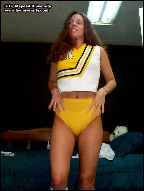 Immagini di una cheerleader spogliarsi nudo
 #60577537