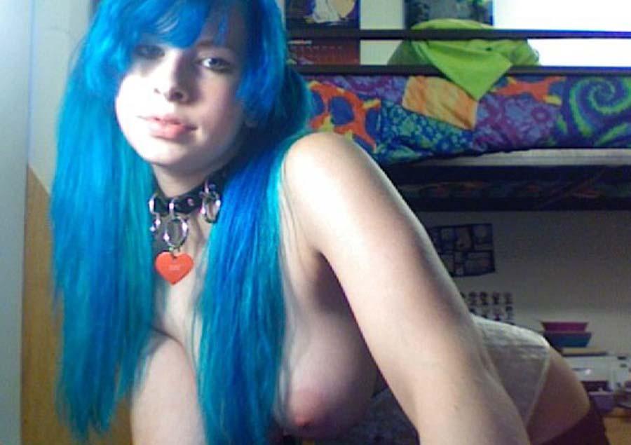 Seleccion de fotos de una chica punk caliente de tetas grandes
 #60639316