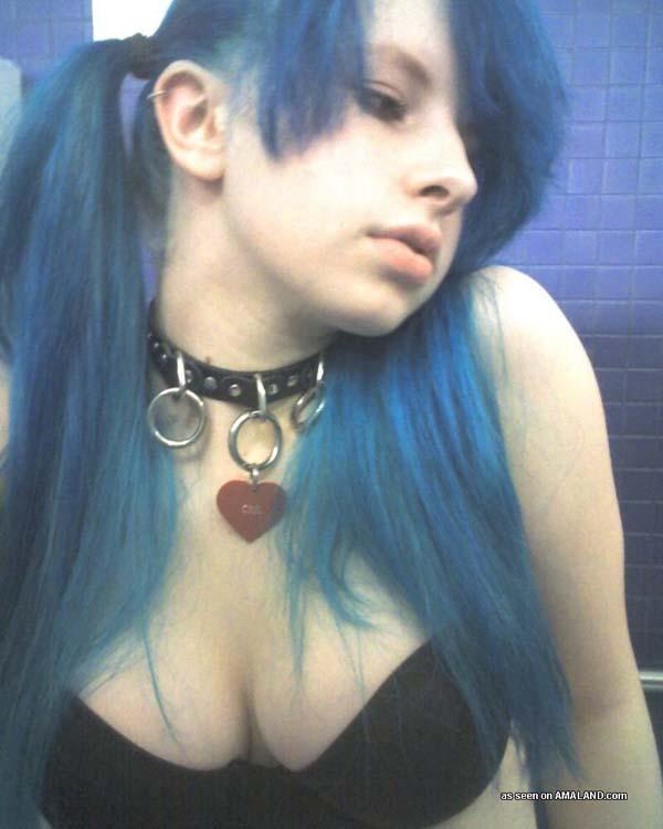 Seleccion de fotos de una chica punk caliente de tetas grandes
 #60639384