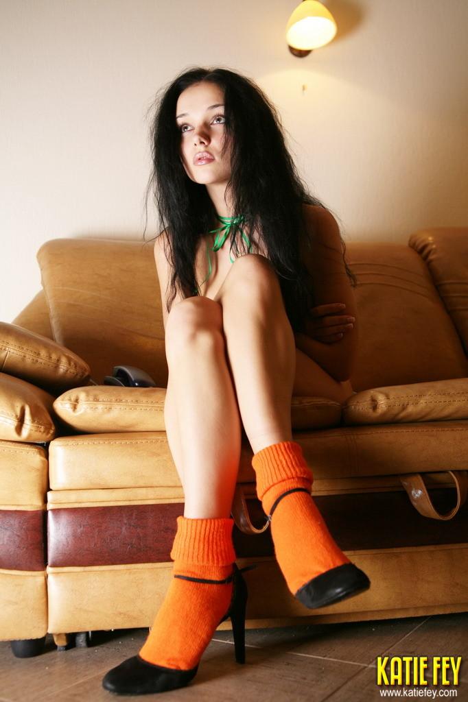 ケイティ・フェイの写真は、彼女の長い脚と大きなおっぱいを披露
 #58143017