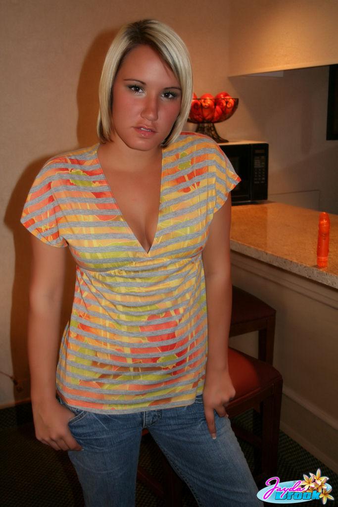 Pictures of Jayda Brook playing with a toy #55176293