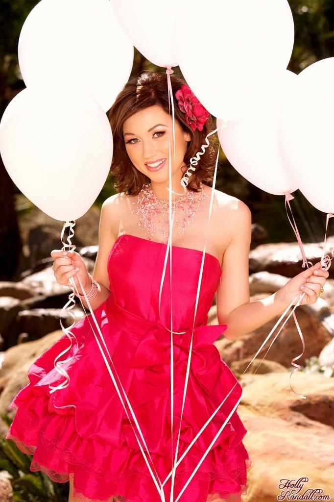 Bilder von Madison Scott, die mit ihren Luftballons frech wird
 #59159700