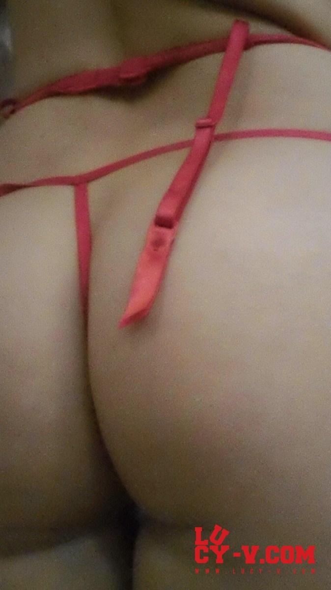 Lucy v mostra la sua nuova lingerie rossa sexy a casa
 #59130414
