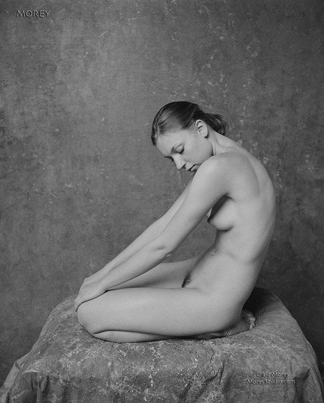 La bella modella yelena mostra il suo corpo nudo in bianco e nero
 #60625667