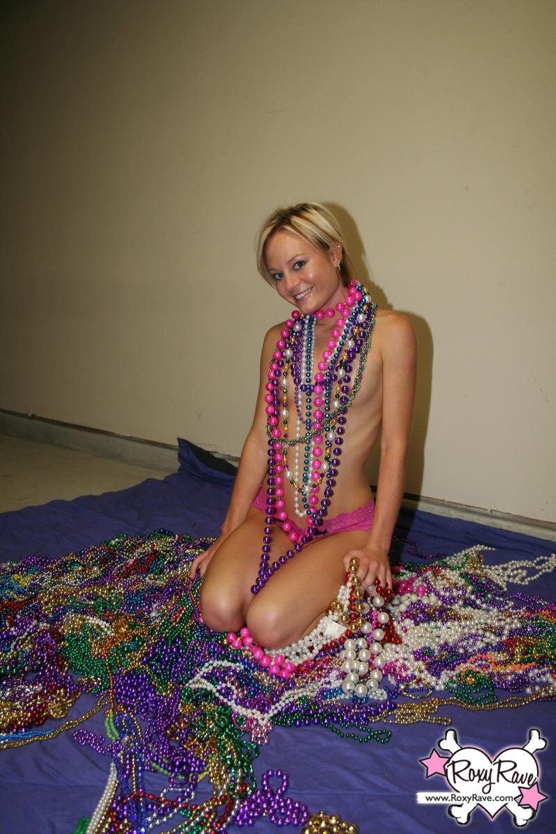 Pictures of teen Roxy Rave covered in beads #59880256