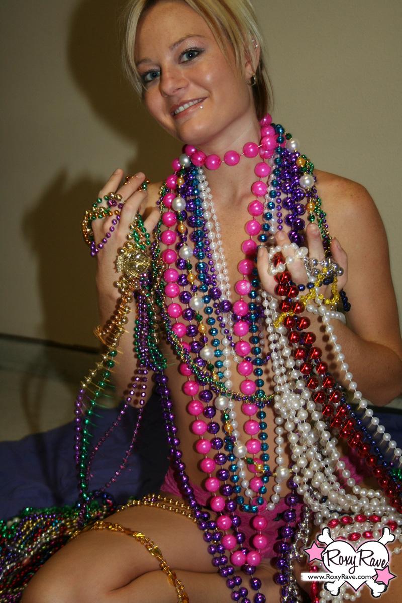 Pictures of teen Roxy Rave covered in beads #59880266