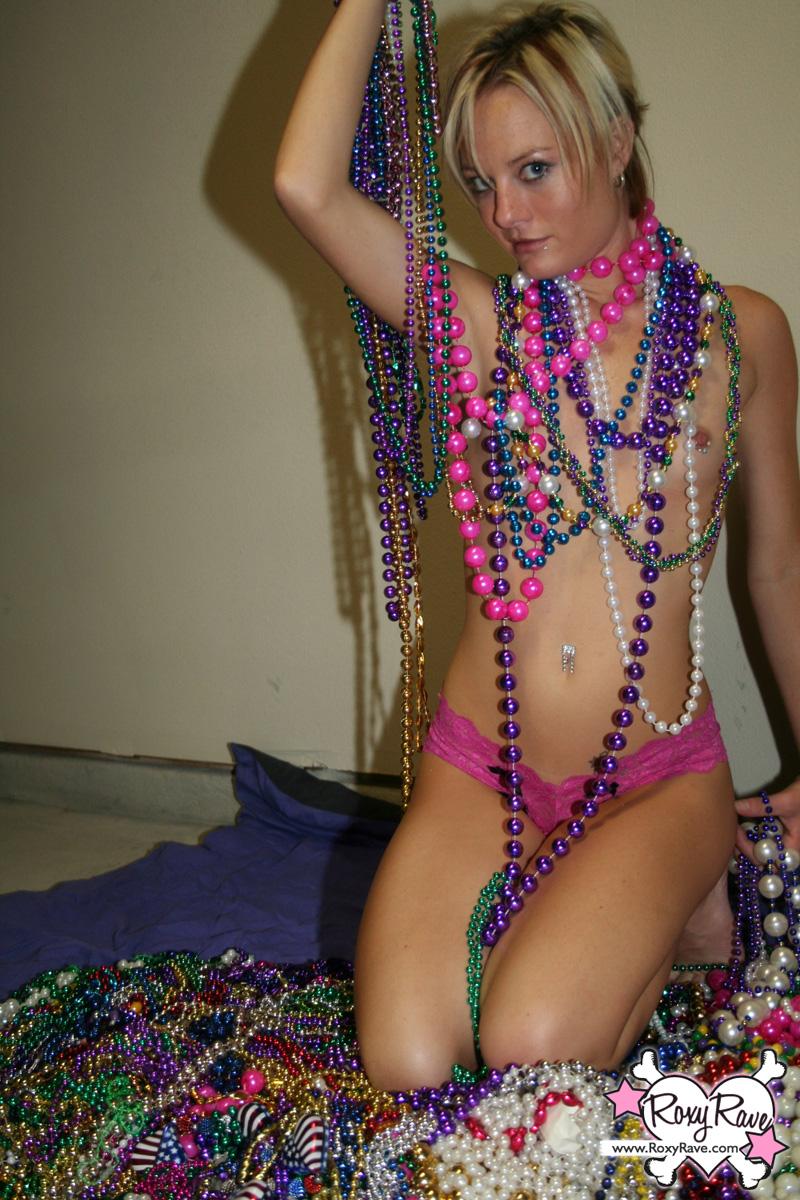 Pictures of teen Roxy Rave covered in beads #59880296