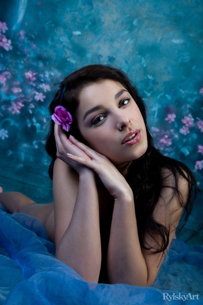 Schönes Mädchen evita lima zeigt ihre riesigen natürlichen Titten und rosa Muschi
 #54347300