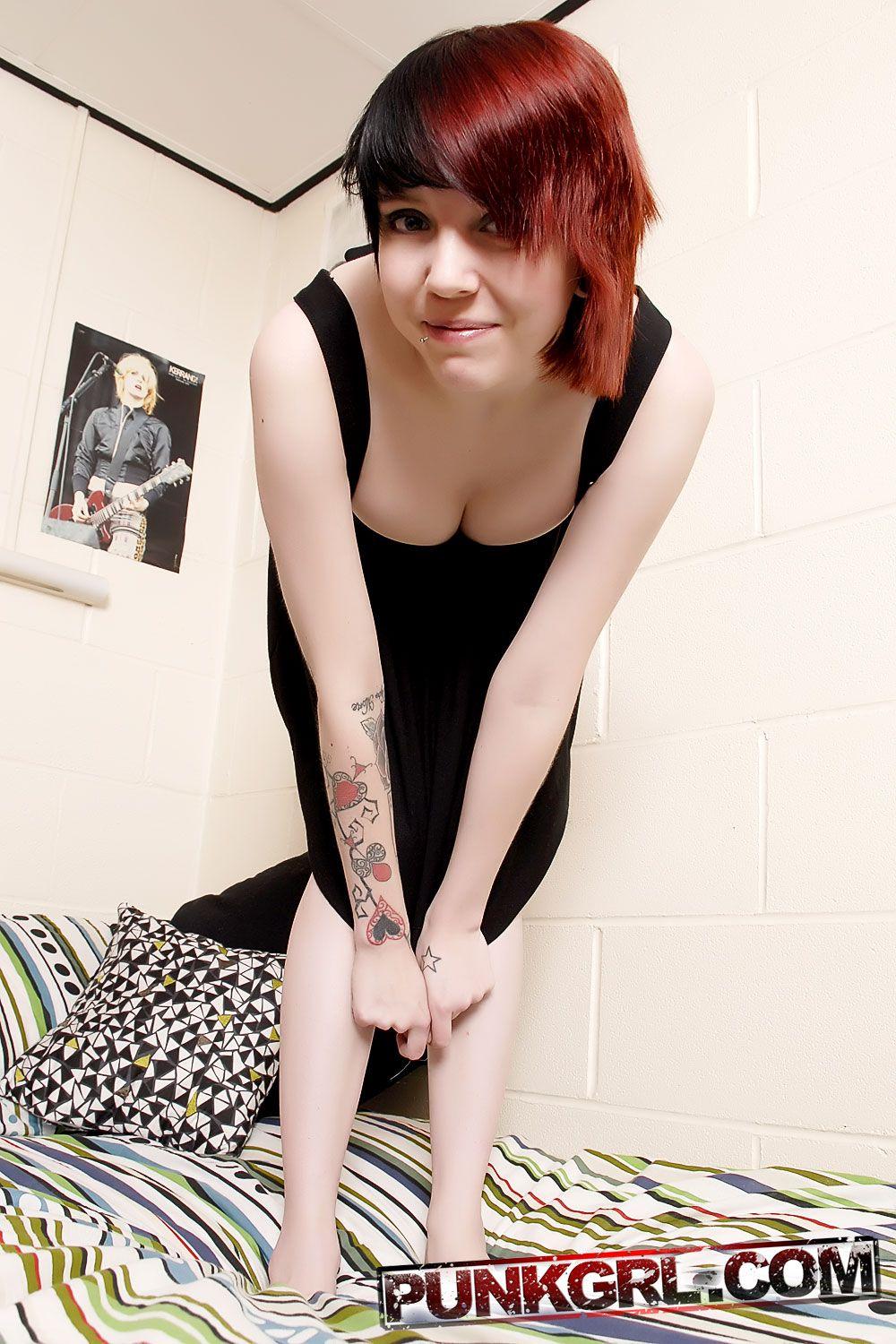 Pictures of teen punk Cassie getting nude in her dorm room #60761176