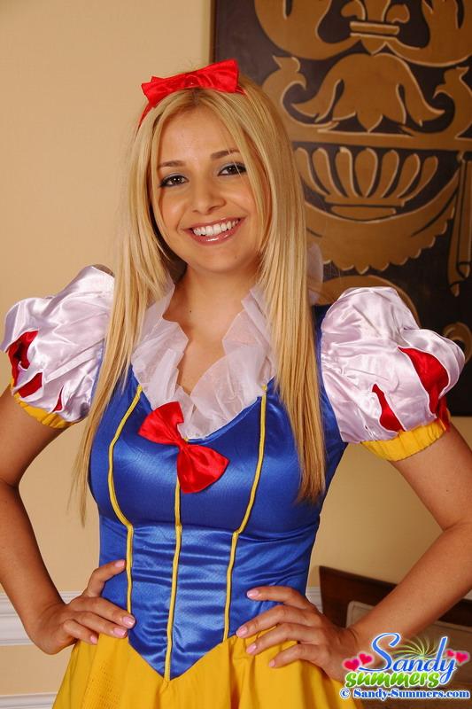 Pictures of teen nympho Sandy Summers showing you what snow white could have bee #59912250
