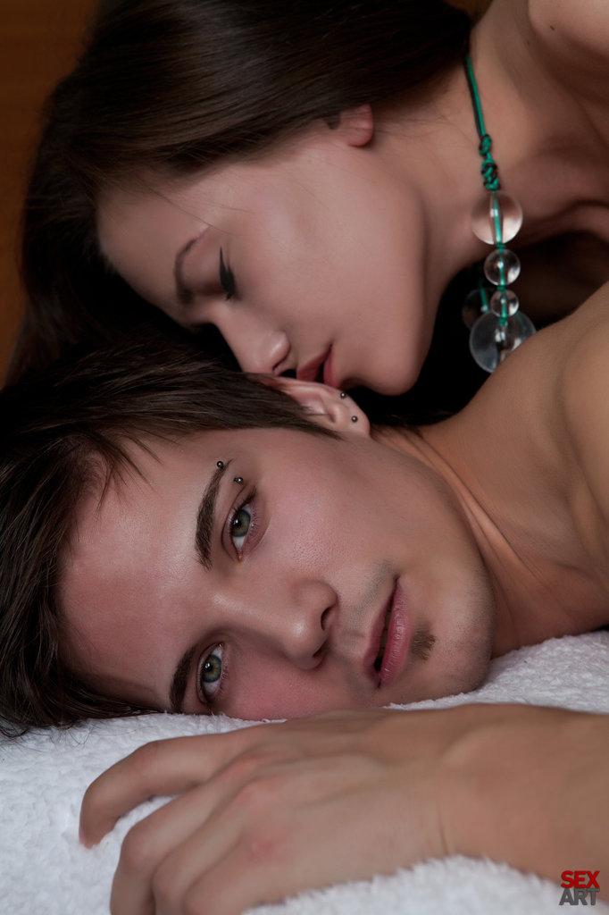 スビルとトビアスというエロティックなカップルが、ベッドの上で情熱的にファックする姿を見て、セクシーなストレートセックスを堪能してください。
 #60016554
