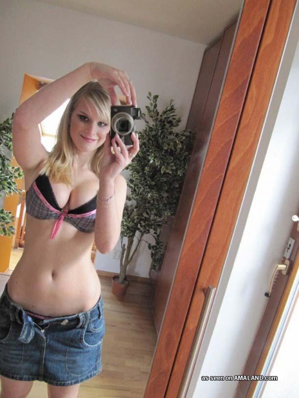 Pictures of a gorgeous busty blonde girlfriend taking pics of herself #59540248