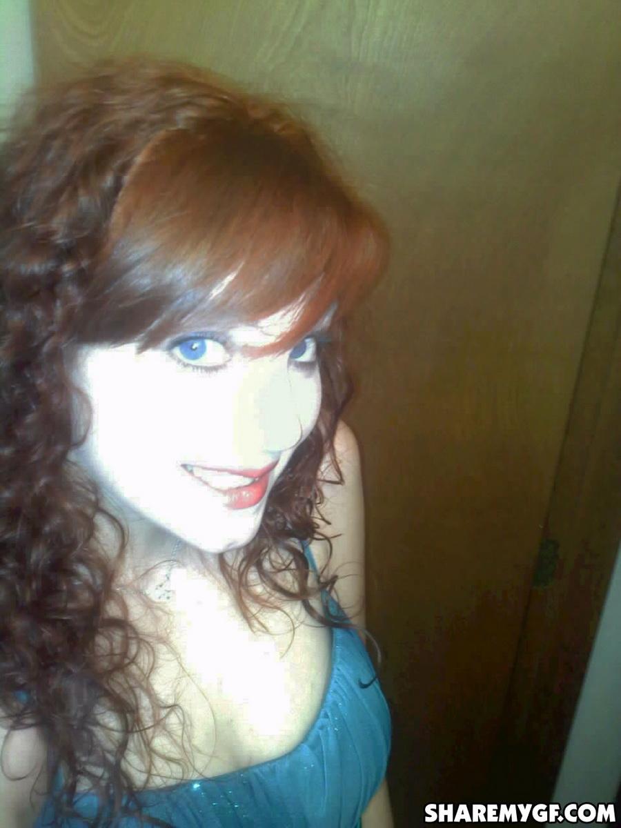 Redhead gf teilt einige heiße Selfies und Candids von ihrem heißen Körper
 #60795946
