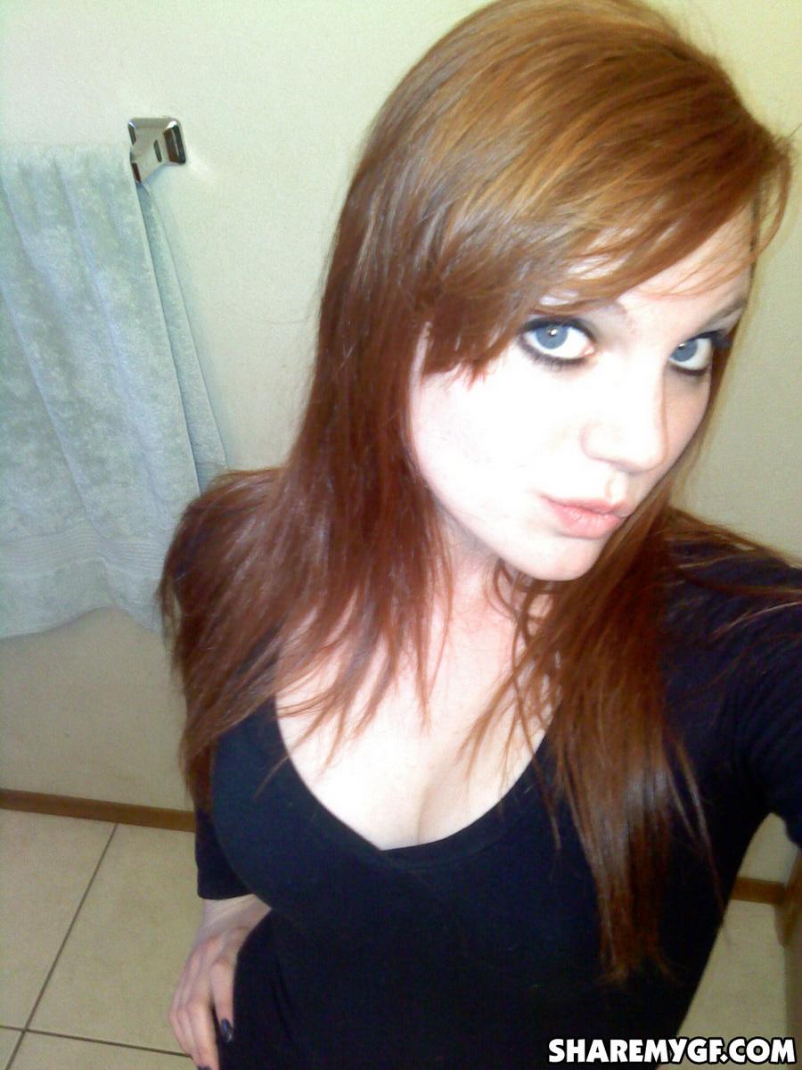 Redhead gf teilt einige heiße Selfies und Candids von ihrem heißen Körper
 #60795963