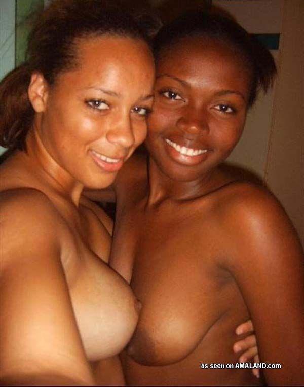 Bilder von lesbischen Freundinnen, die es treiben
 #60651450