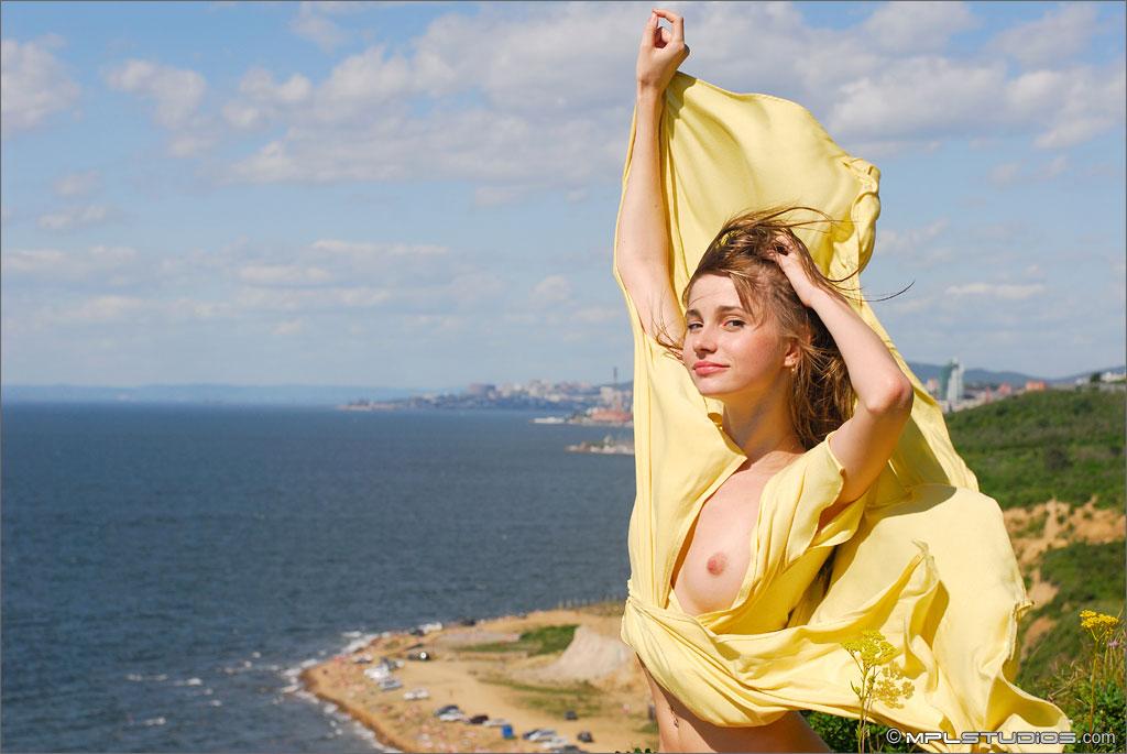 Mpl studios presenta a anya en "wind dancer"
 #54377731