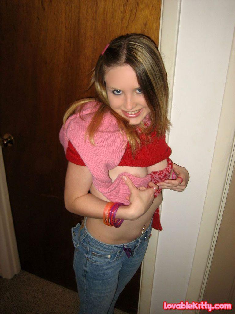 Bilder von liebenswert kitty geben Sie einen heißen Striptease
 #58762218