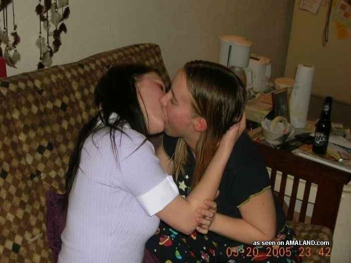 Lesbianas amateurs traviesas poniéndose salvajes para la cámara
 #60646719