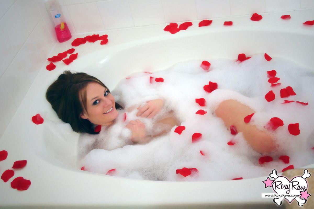 Pictures of Roxy Rave taking a hot bubble bath #59880454