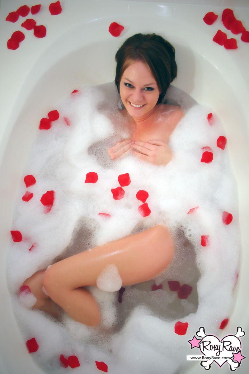 Pictures of Roxy Rave taking a hot bubble bath #59880462