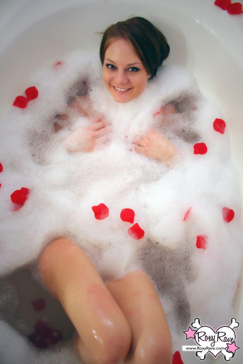 Pictures of Roxy Rave taking a hot bubble bath #59880527