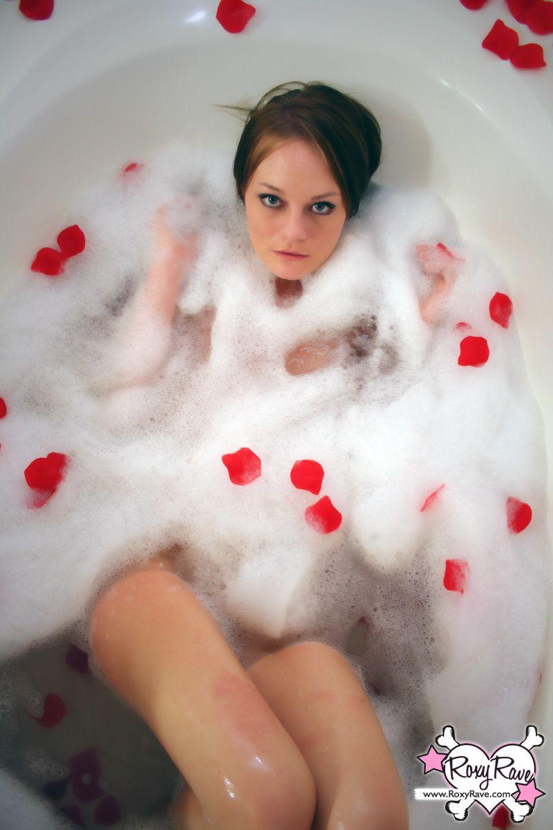Pictures of Roxy Rave taking a hot bubble bath #59880536