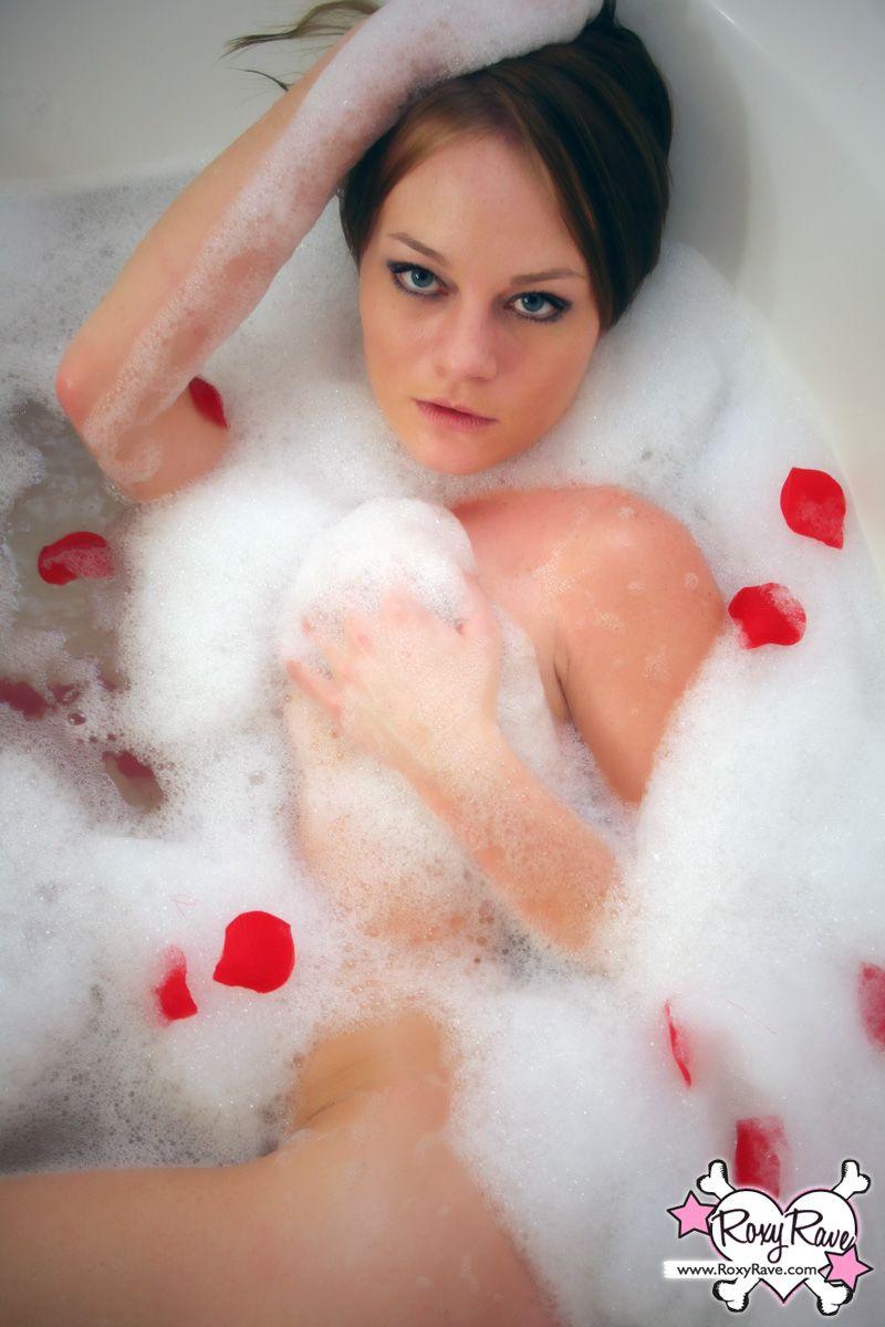 Pictures of Roxy Rave taking a hot bubble bath #59880567