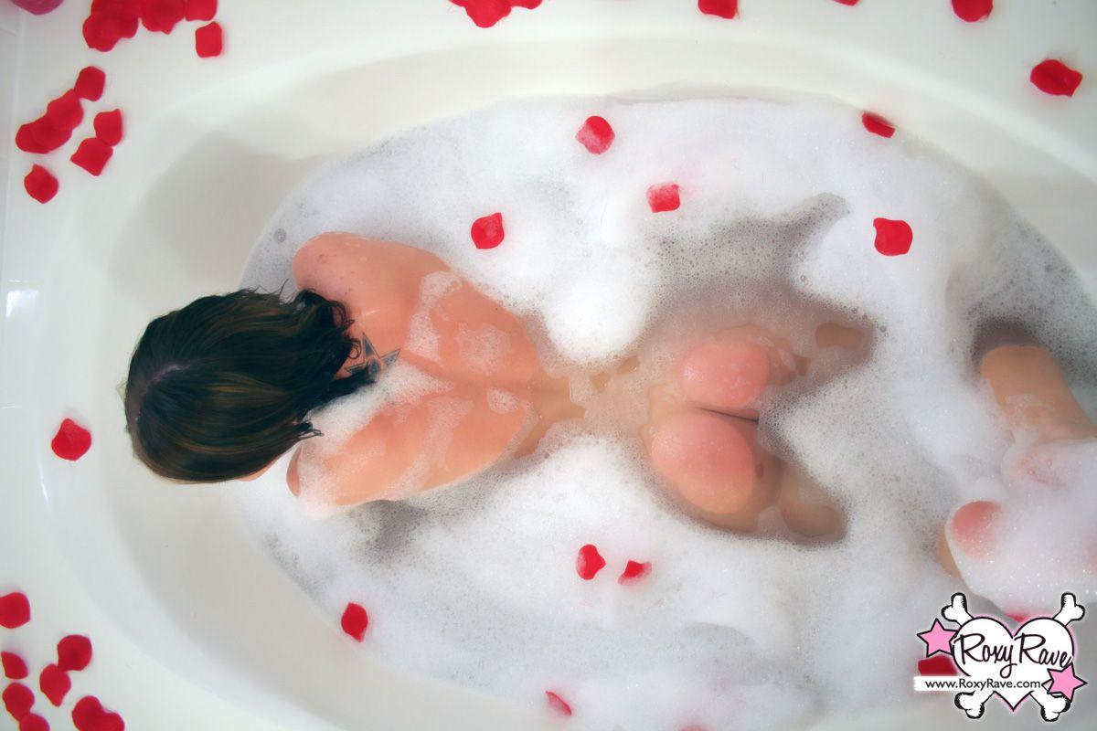 Pictures of Roxy Rave taking a hot bubble bath #59880600