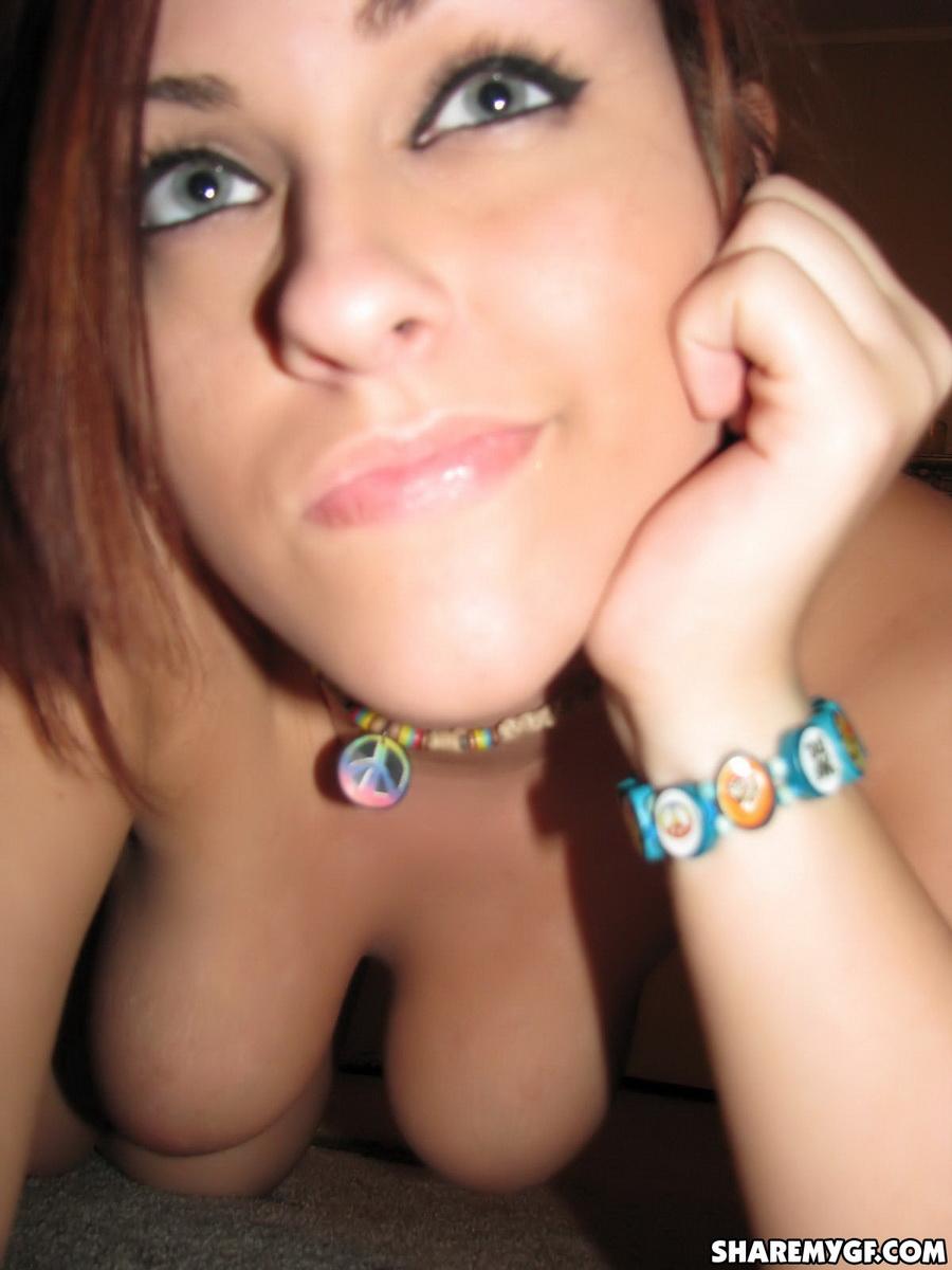 Brünette Babe Roxy Belladonna macht sexy Fotos von ihrem nackten Körper
 #59879422