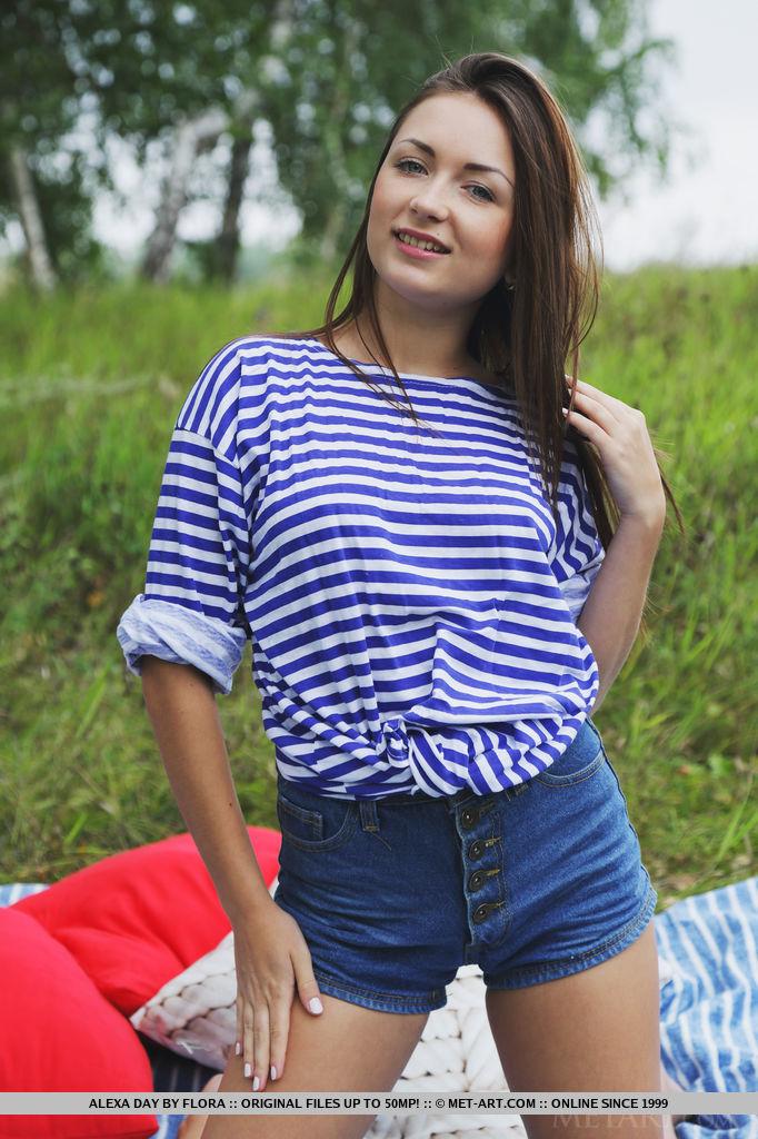 Schöne teen alexa day hat ein Picknick für Sie vorbereitet mit Muschi auf dem Menü
 #52952485