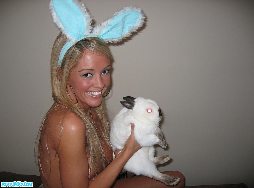 Pictures of teen amateur Foxy Jacky celebrating Easter in December #54399405