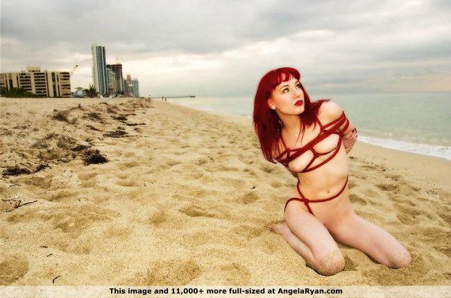 Immagini di angela ryan ragazza giovane ottenere kinky su una spiaggia
 #53181368