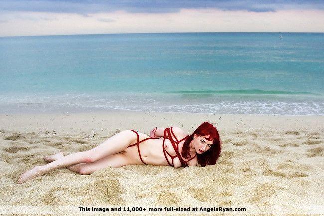 Immagini di angela ryan ragazza giovane ottenere kinky su una spiaggia
 #53181392