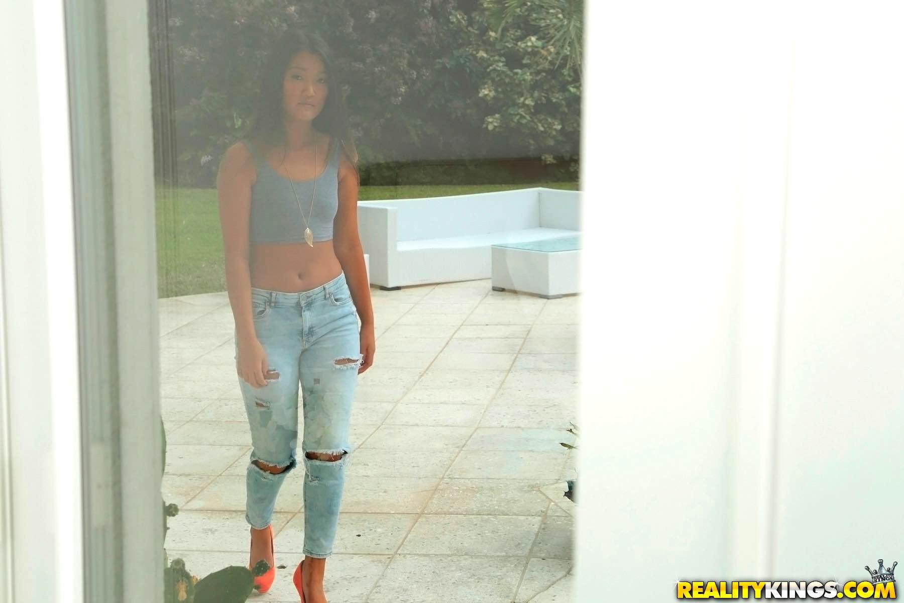 Asiatische Teenagerin Amy Parks kommt für eine heiße Sperma-Fiesta vorbei
 #60298716