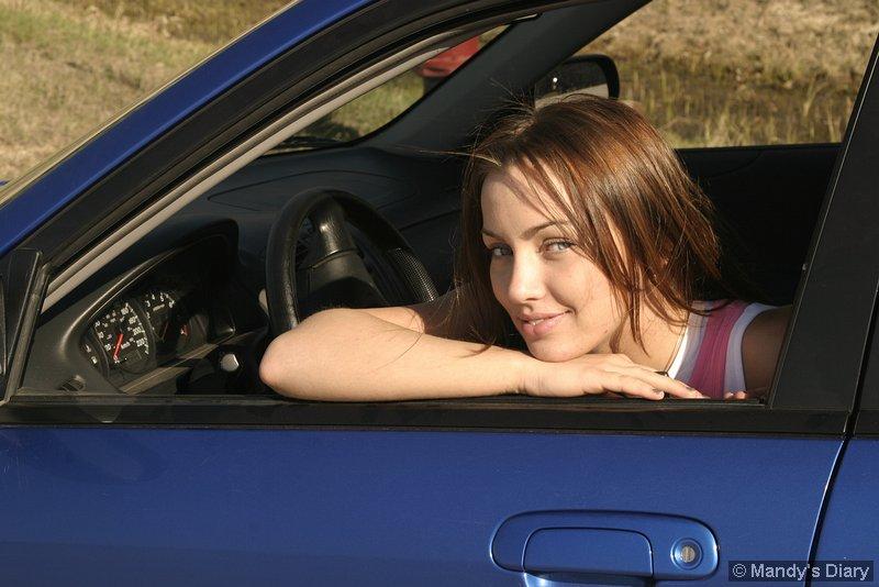 Bilder von mandy\'s diary, wie sie in ihrem Auto ungezogen wird
 #59219356