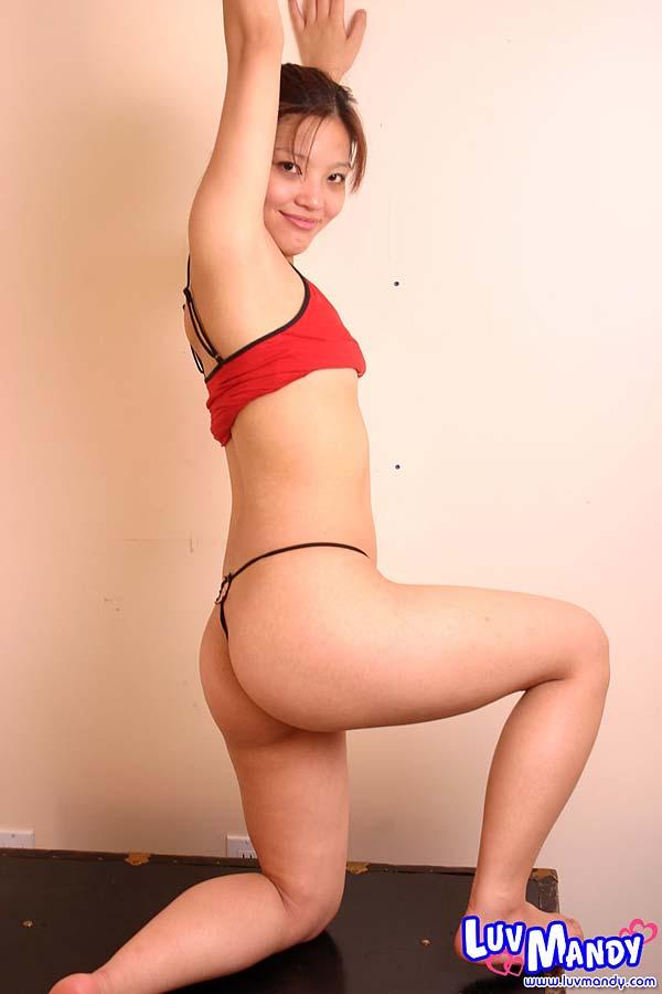 Photos de la jeune asiatique luv mandy montrant son cul chaud
 #59140744