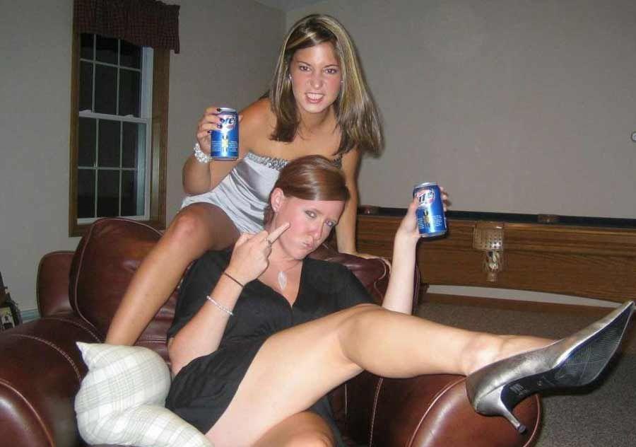 Bilder von Teenager-Mädchen, die betrunken und wild werden
 #60653201
