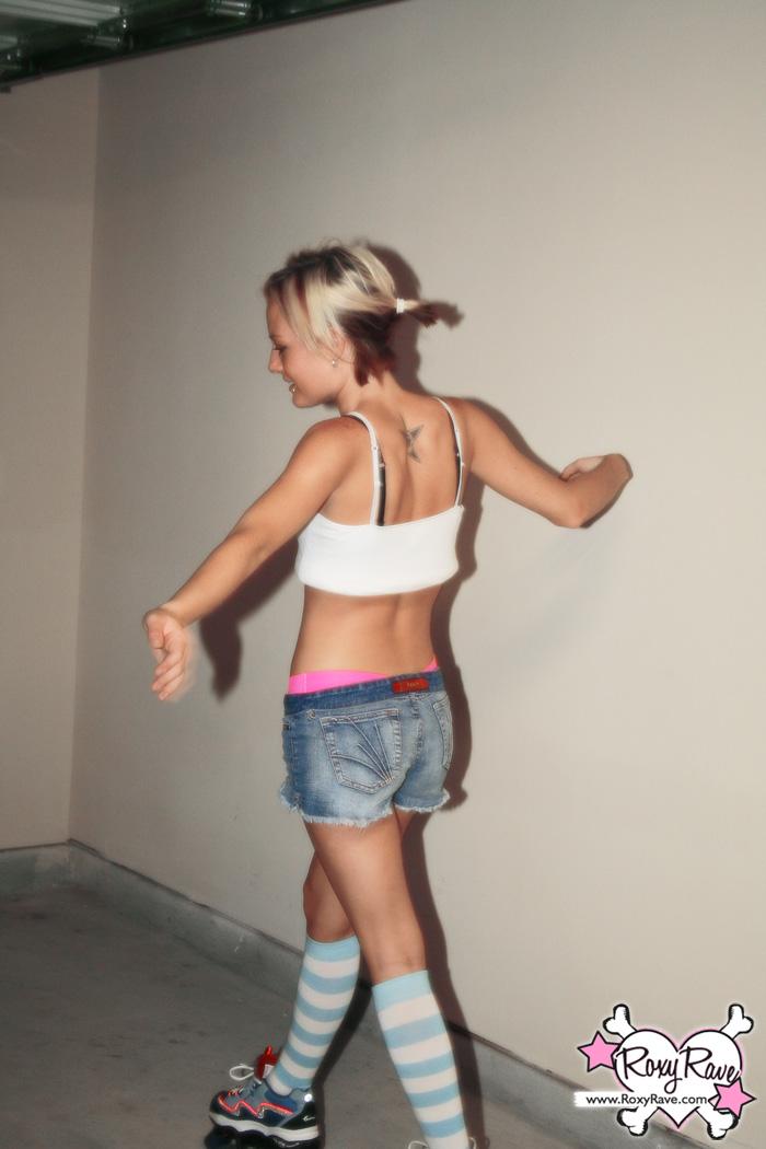 Pictures of Roxy Rave doing some rollerskating #59880043