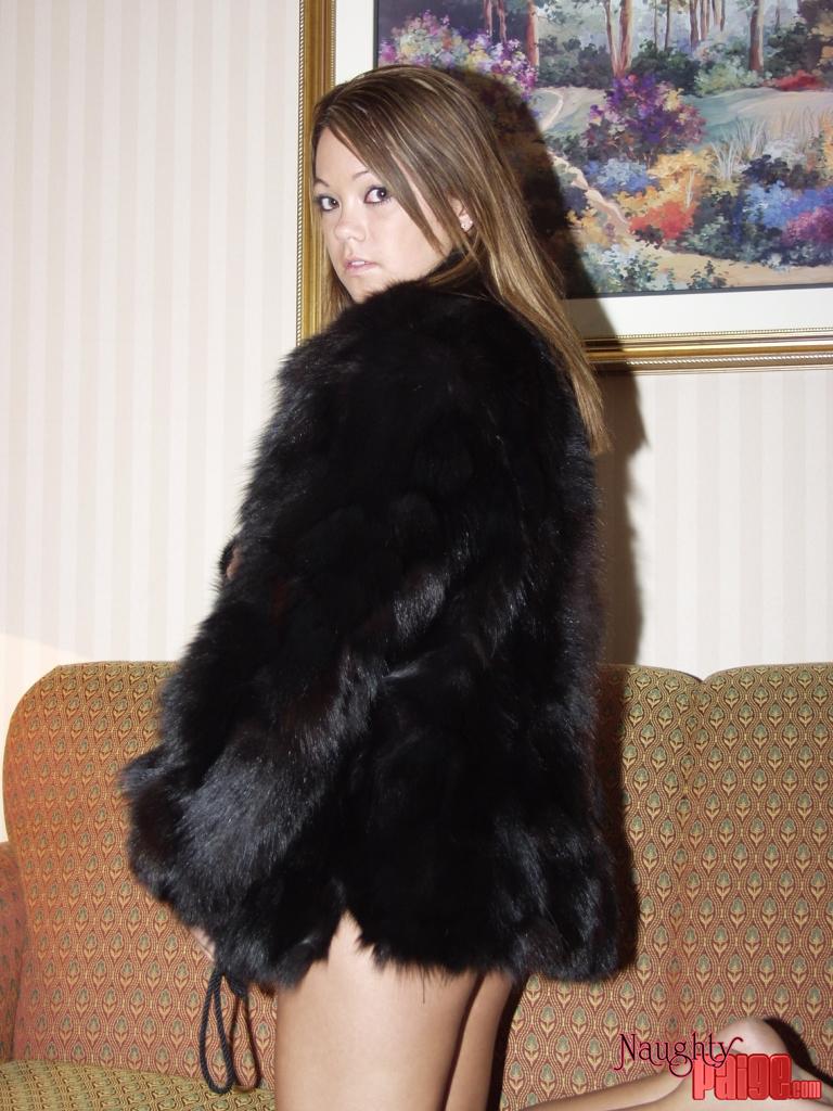 Photos d'un mannequin adolescent, Naughty Paige, qui vous fait bander avec de la lingerie sexy.
 #59719014