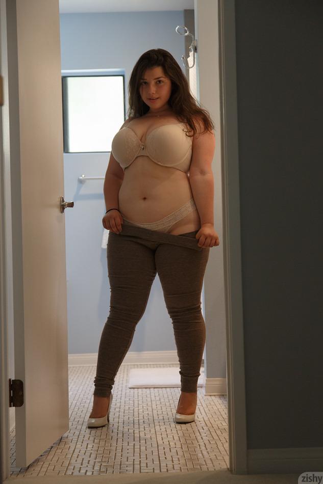 Chubby burnette coed Carolina Munoz seduces with her curves #60938059