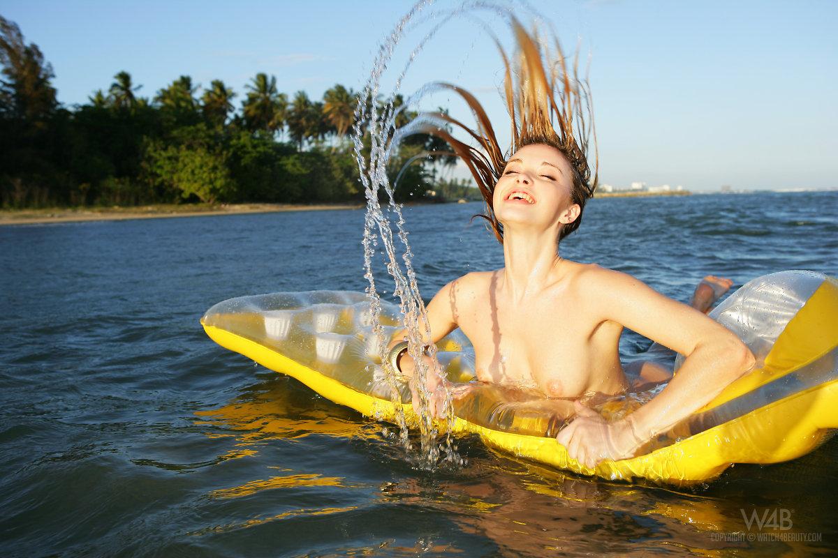 Beautiful teen Alissa Whtie has some wet and wild fun #53026419